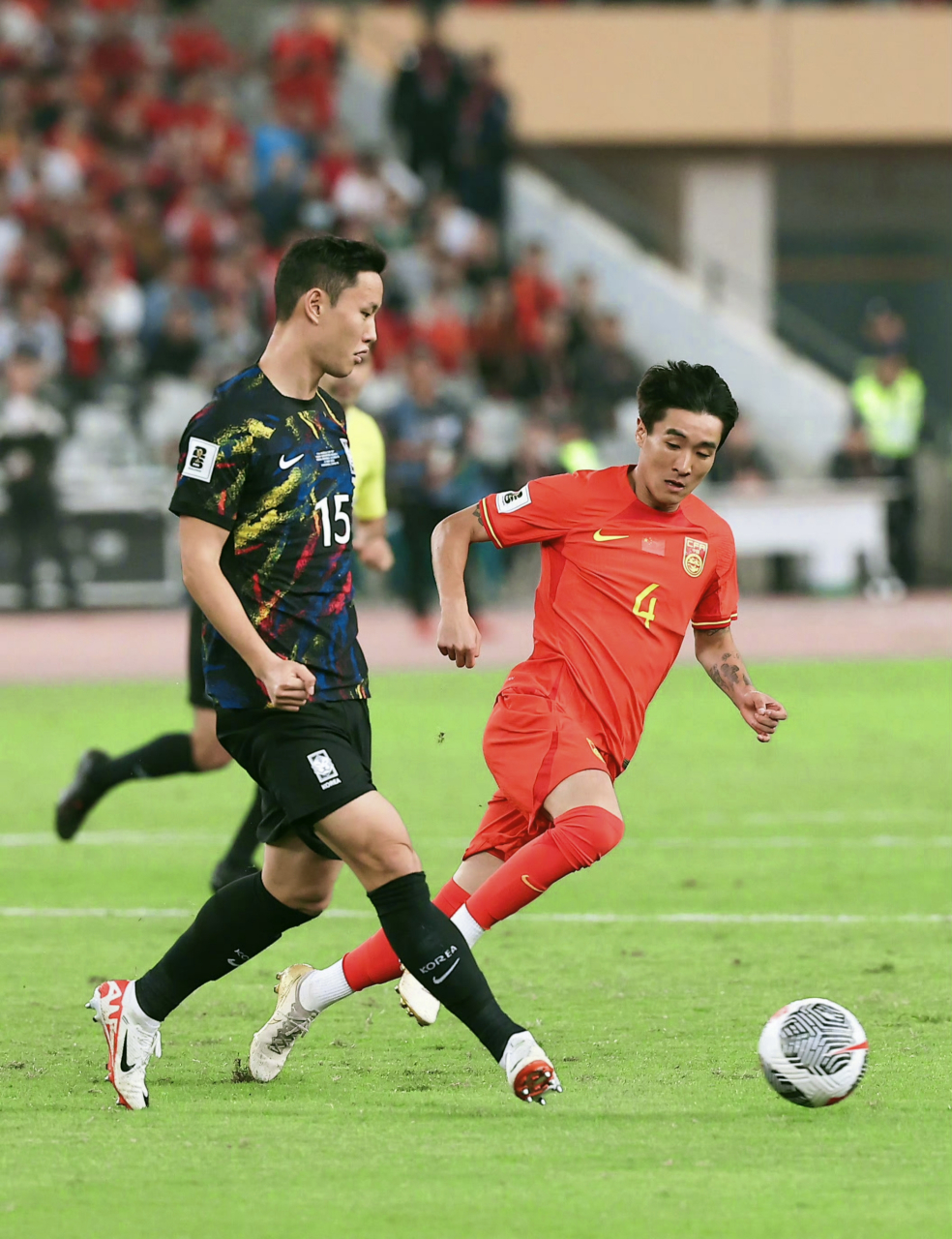 两支豪门球队在亚洲足联赛场上交手 两支豪门球队在亚洲足联赛场上交手