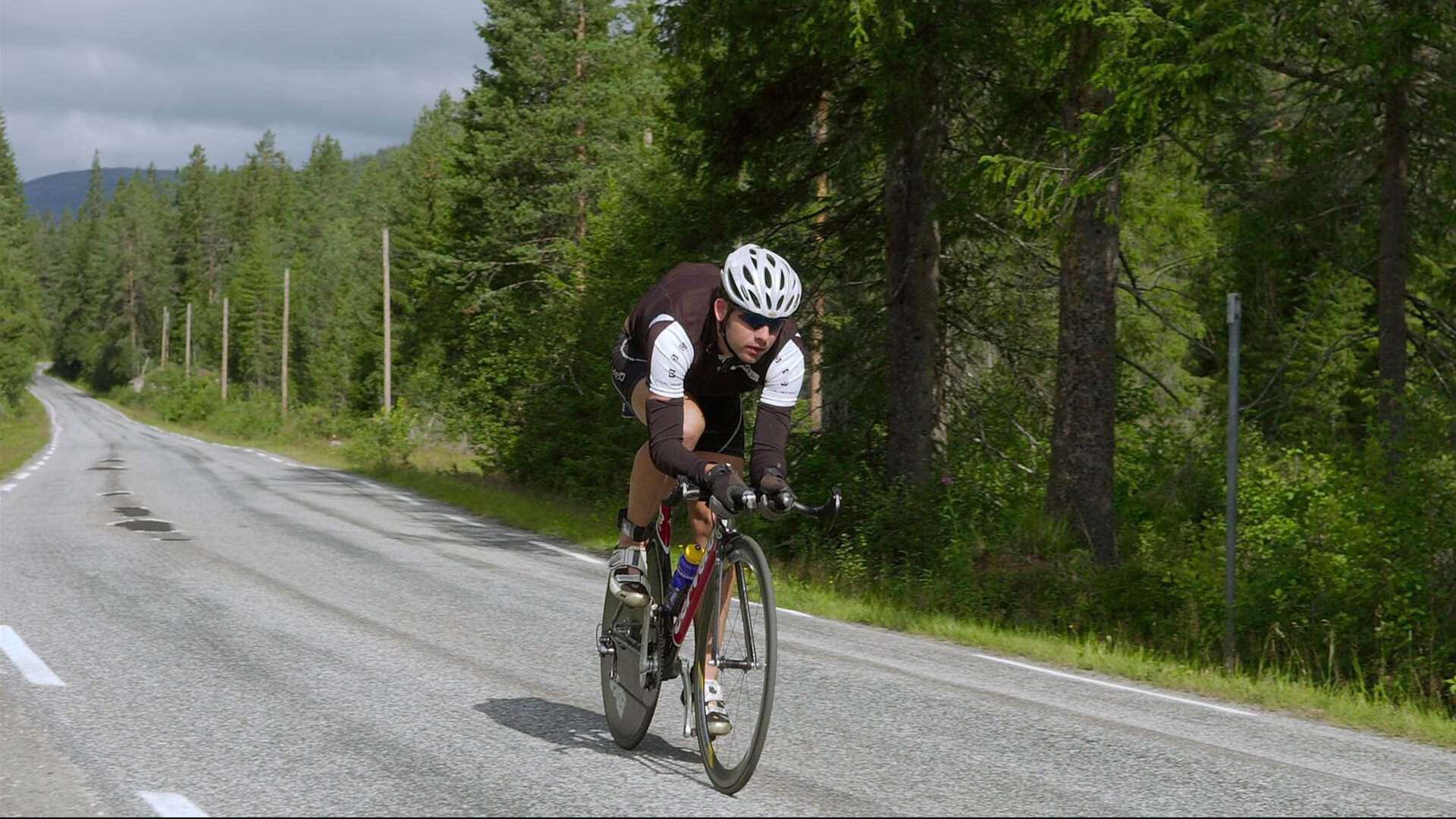 努涅斯闪电双响撕裂防线,沙特沙漠之盾难阻新西兰风暴