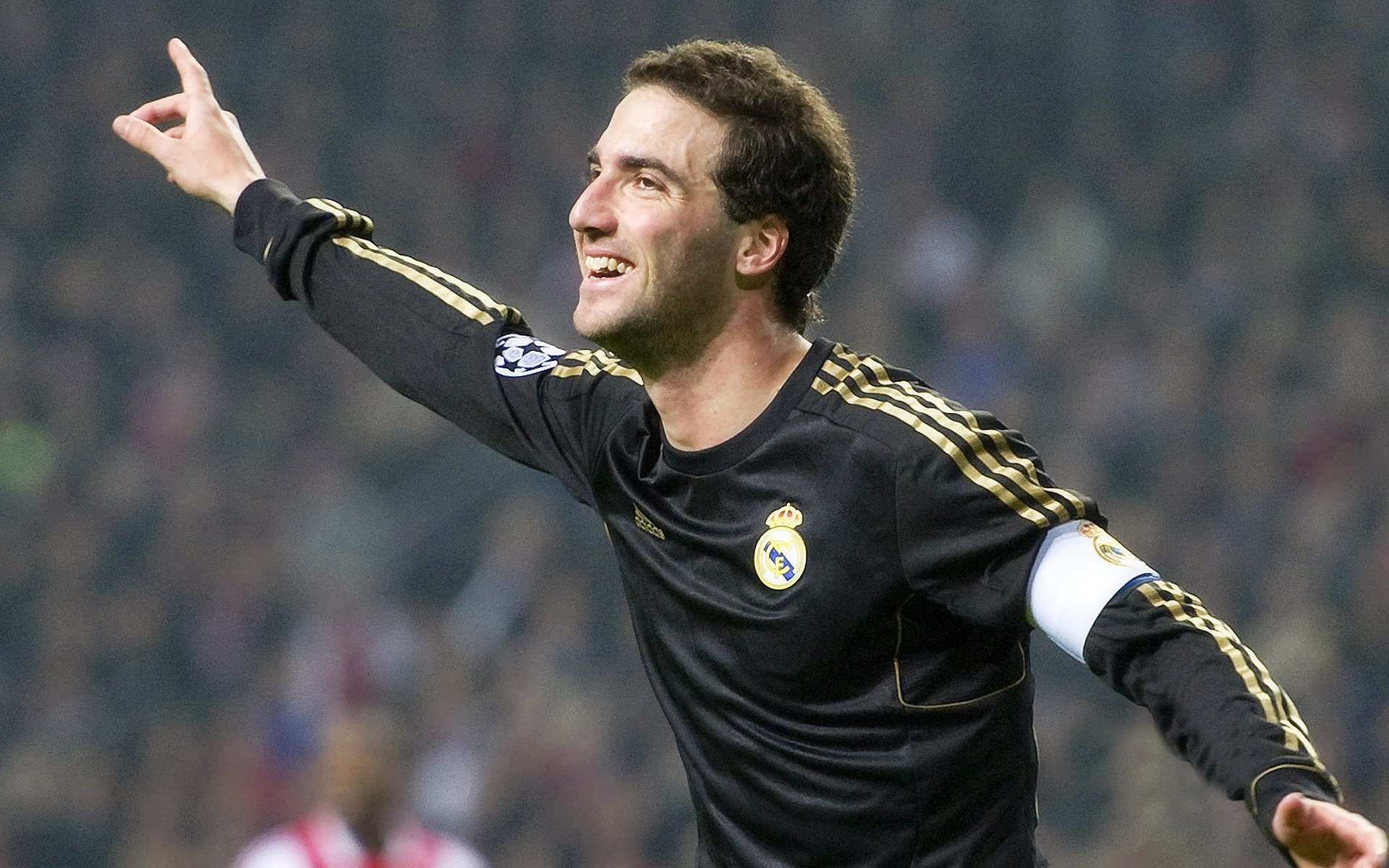 开云体育入口-当足球灵魂降临篮球场，京多安式统治力在NBA季后赛之夜的跨维度演绎