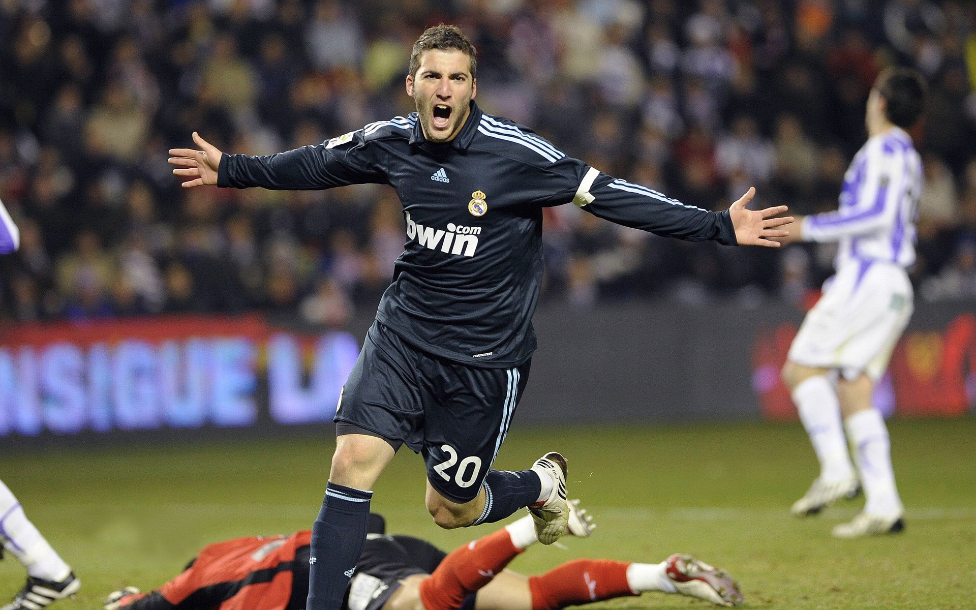 当伊拉克节奏遇上萨拉赫时间，足球场上的地缘政治寓言